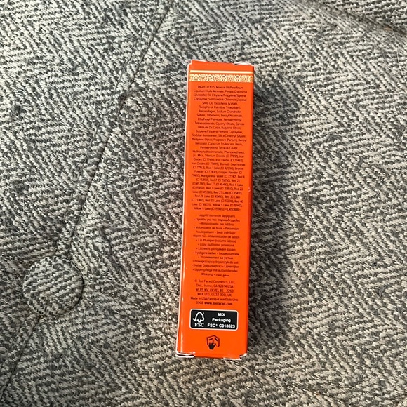 Brand new Too Faced
Lip Injection Extreme Lip Plumper - tangerine dream - Picture 4 of 6